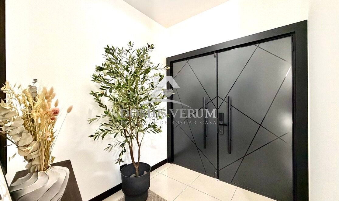 Entrada de casa contemporánea en venta, Condominio Francosta, Heredia