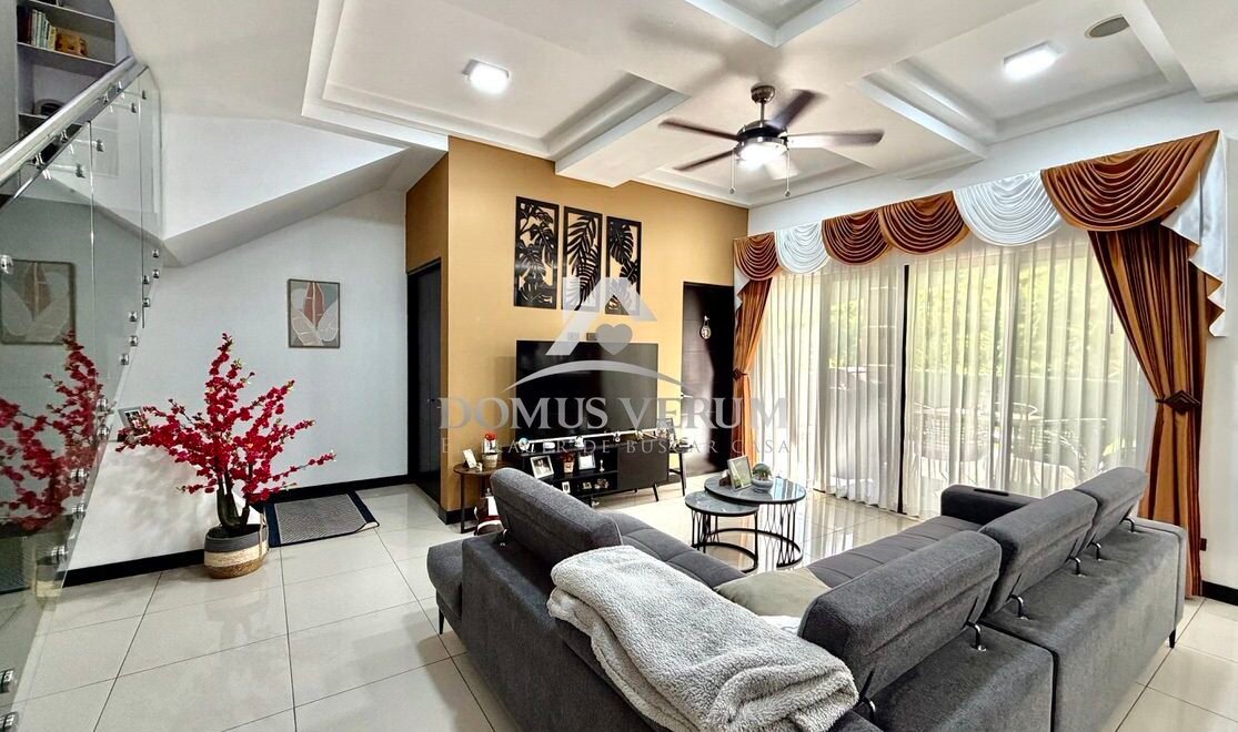 Sala de casa contemporánea en venta, Condominio Francosta, Heredia
