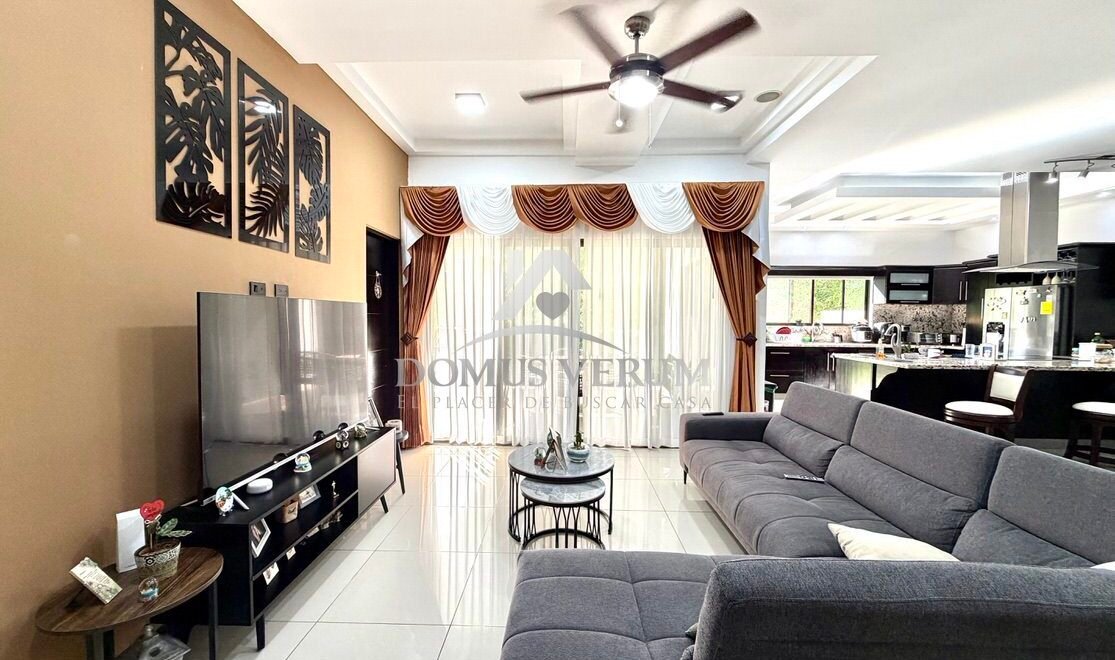 Sala de casa contemporánea en venta, Condominio Francosta, Heredia