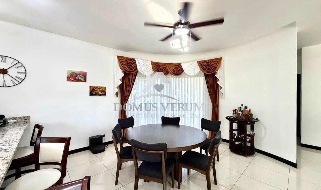 Comedor de casa contemporánea en venta, Condominio Francosta, Heredia