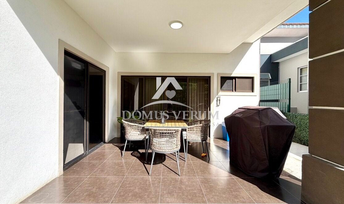 Terraza casa contemporánea en venta, Condominio Francosta, Heredia