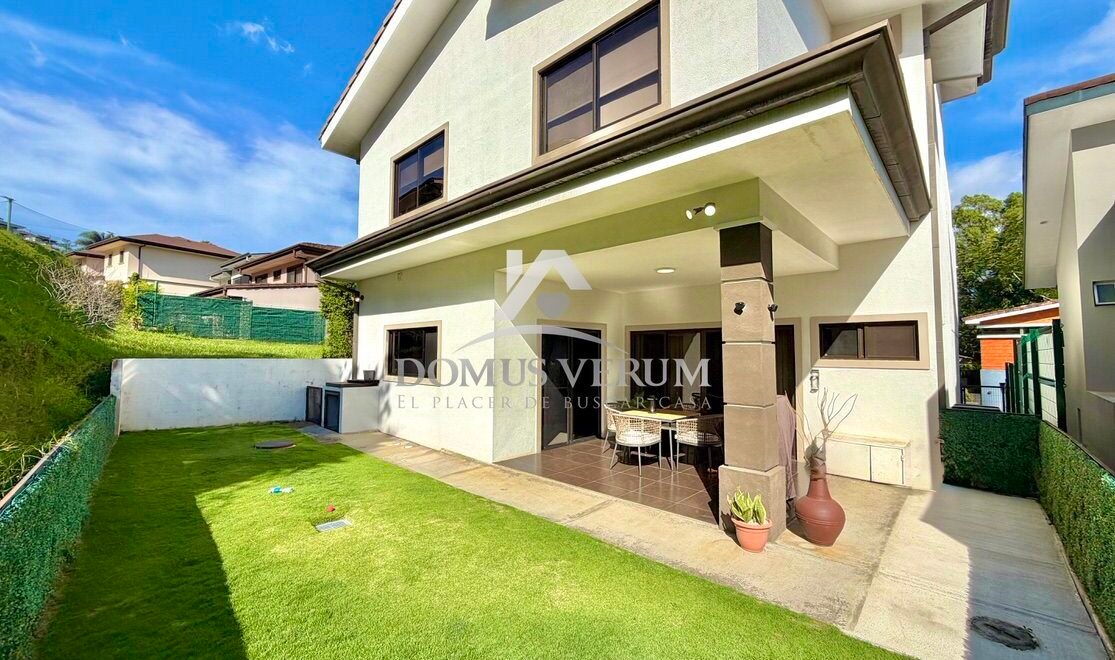 Patio casa contemporánea en venta, Condominio Francosta, Heredia