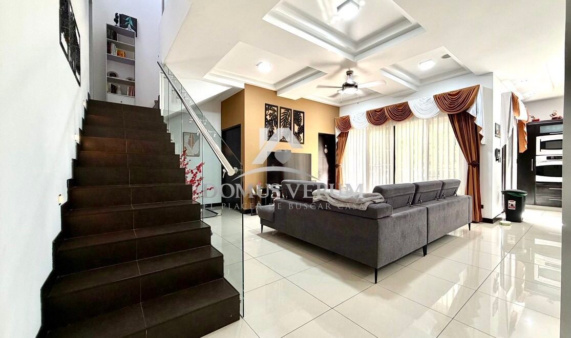 Sala de estar casa contemporánea en venta, Condominio Francosta, Heredia