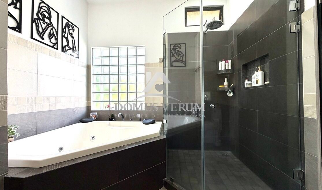 Baño Habitación principal casa contemporánea en venta, Condominio Francosta, Heredia