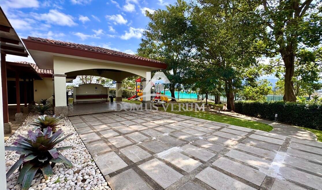 Areas sociales condominio francosta casa contemporánea en venta