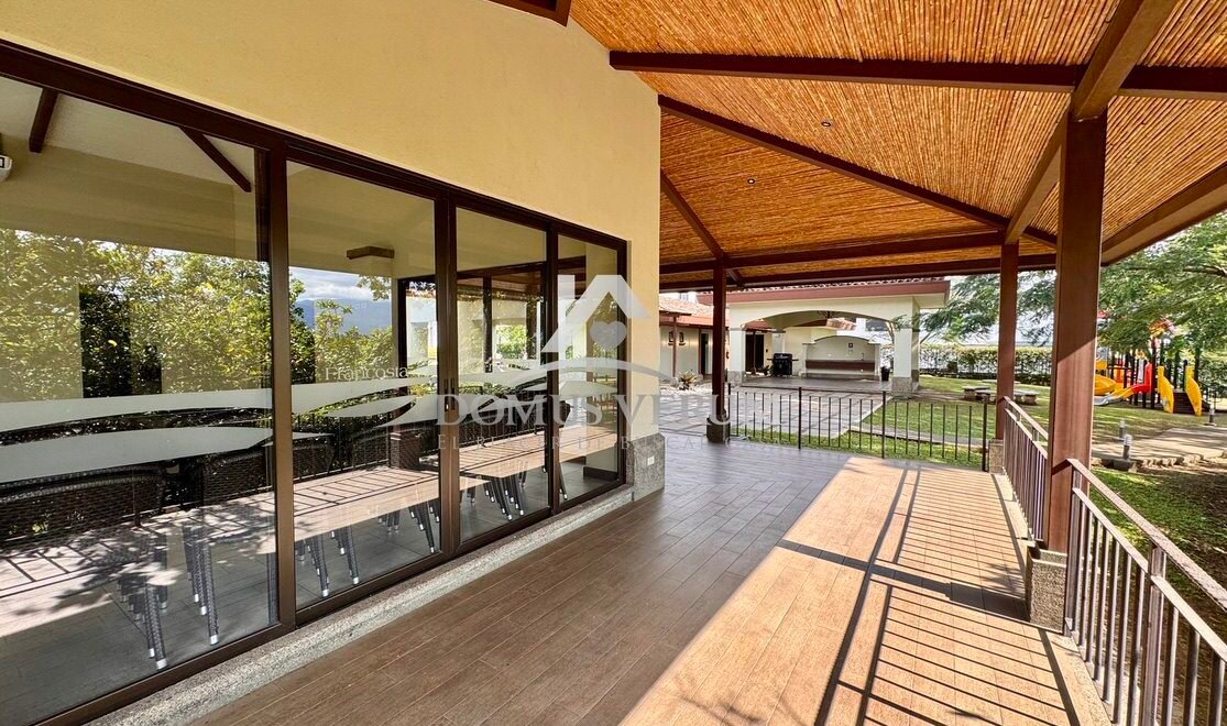 Rancho condominio francosta casa contemporánea en venta