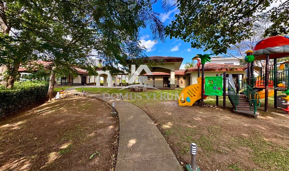 Area de niños condominio francosta casa contemporánea en venta