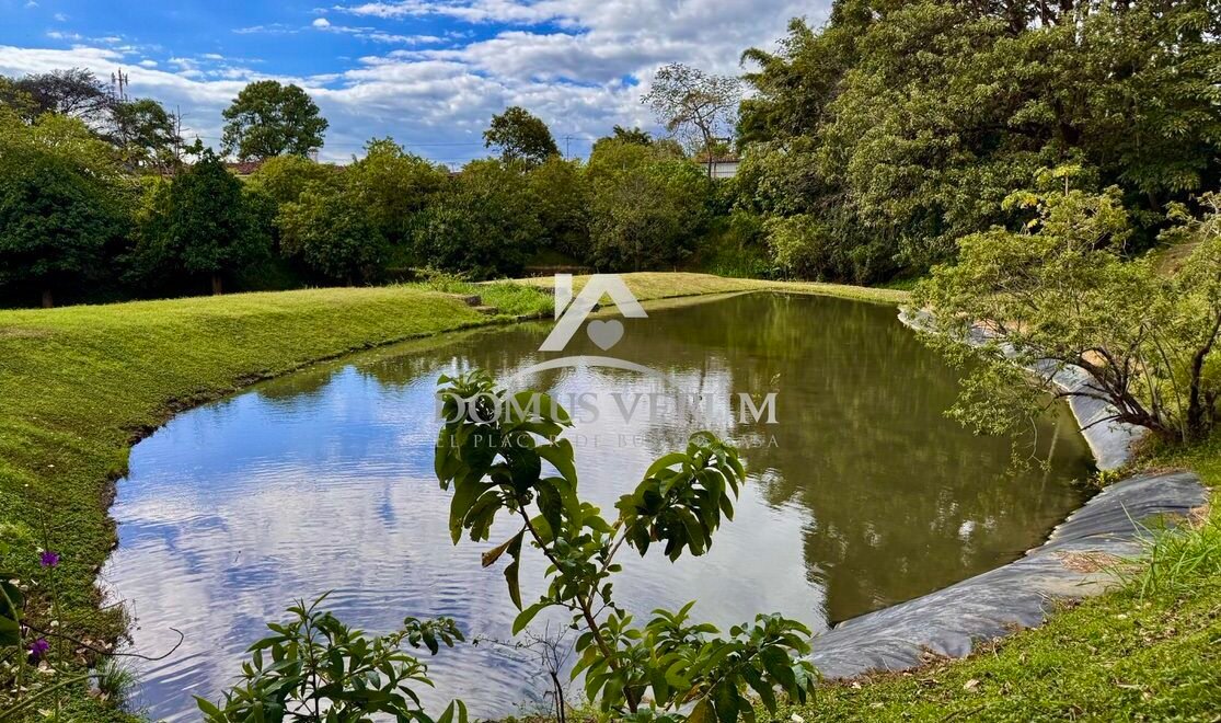 Lago artificial condominio francosta casa contemporánea en venta