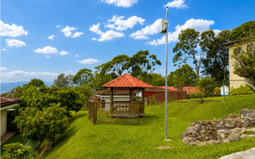 Venta de Casa de Lujo de un piso en San Isidro de Heredia