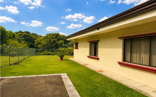 Venta de Casa de Lujo de un piso en San Isidro de Heredia